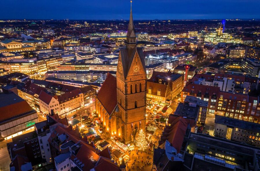Hannover: Christmas Time Walking Tour - Market Church to Old Town: where the tour really leans festive