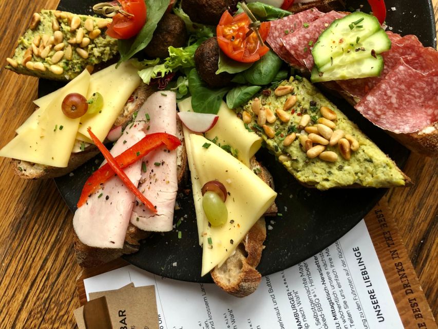 Hannover: Guided Bike Tour for Foodies with Tastings - The core route: Hanover highlights plus green stops