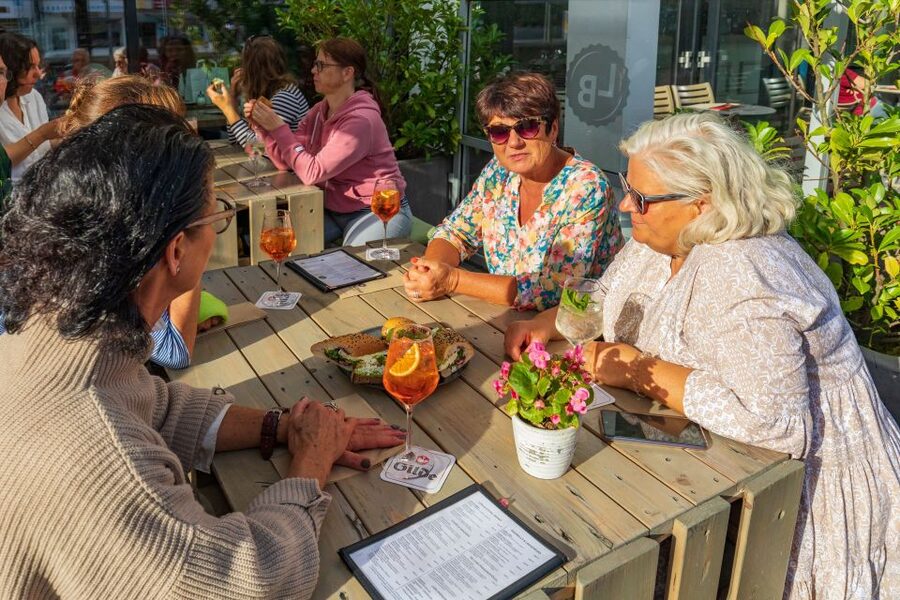 Hannover: Guided Bike Tour for Foodies with Tastings - Tasting strategy: four stops that keep you from grazing