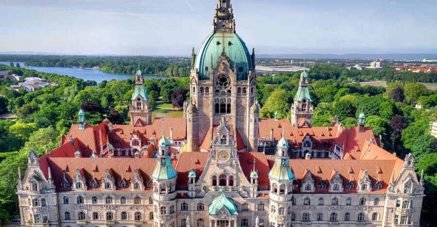 Hannover: New Town Hall exclusive Guided Walking Tour - Meeting at the New Town Hall, then stepping inside