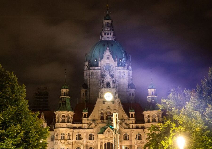 Hanover: Flashlight Guided Walking Tour at Night - Flashlight Tour Basics: What You Actually Get in Hanover