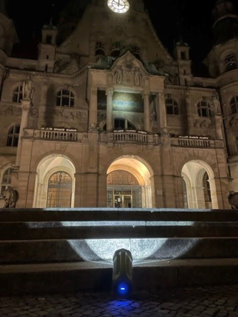 Hanover: Flashlight Guided Walking Tour at Night - Marktkirche and Old Town Hall: Red Brick in the Dark