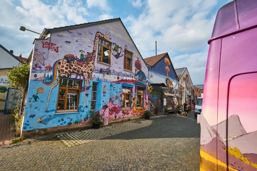 Hanover: Guided Walking Tour of the Linden-Limmer District - Where to Meet: TAK - Die Kabarett Bühne
