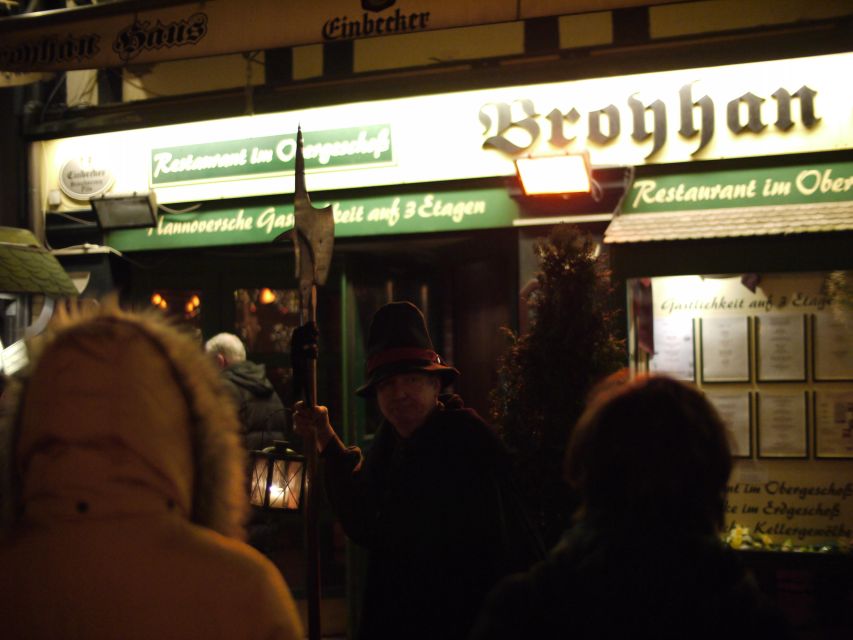 Hanover: Night tour with night watchman Melchior - Finding the Start in Old Town with Stattreisen Hannover