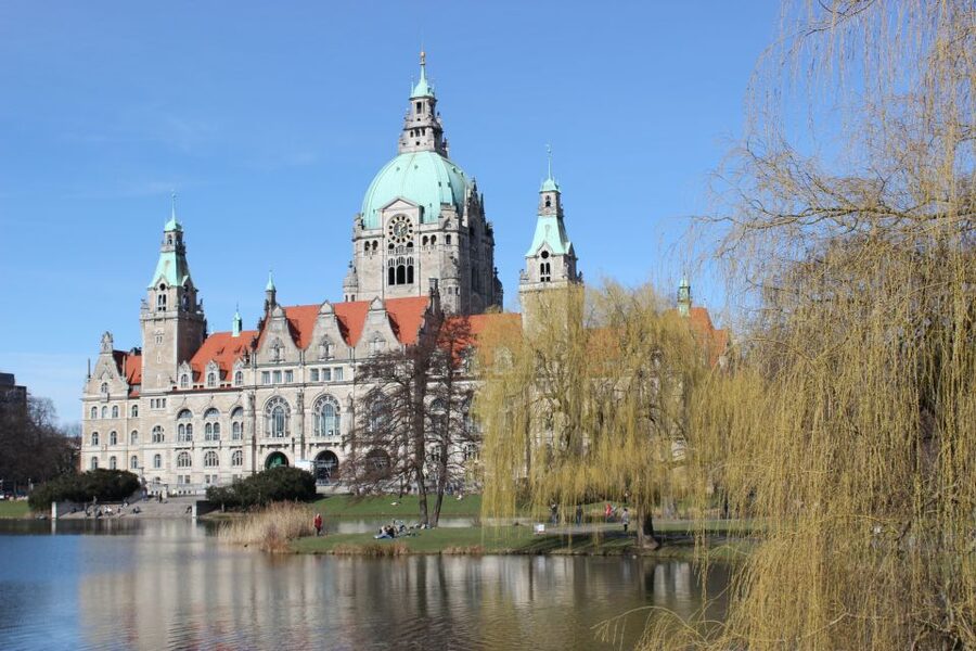Hanover: Old Town Historical Walking Tour by Geo Epoche - Neustädter Markt anecdotes and the pull of Leibniz