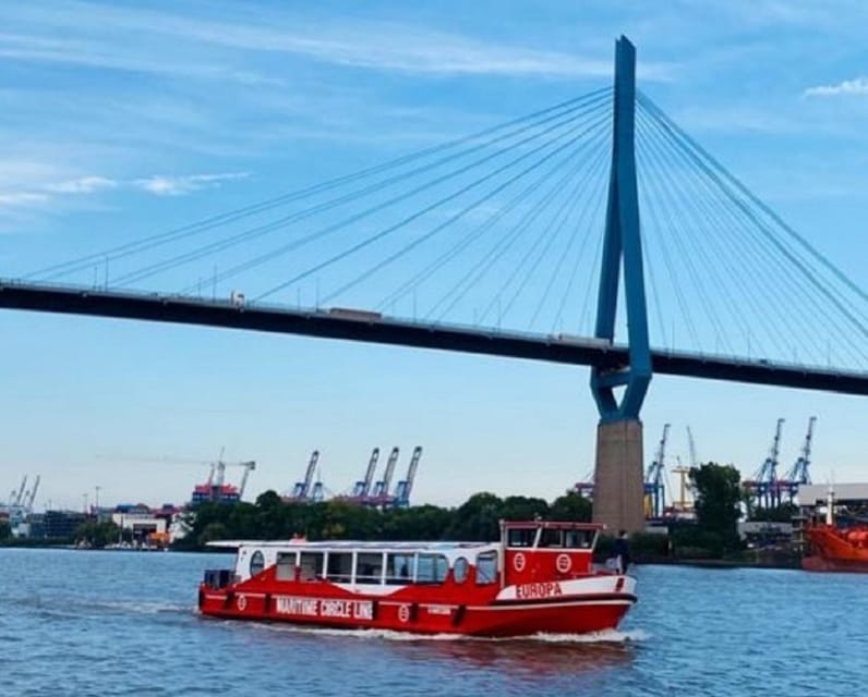 Harbor Tour with Live moderation in German - Why a Hamburg barge tour works better than city sightseeing