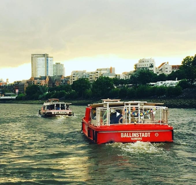 Harbor Tour with Live moderation in German - HafenCity and the Elbphilharmonie, seen from the water
