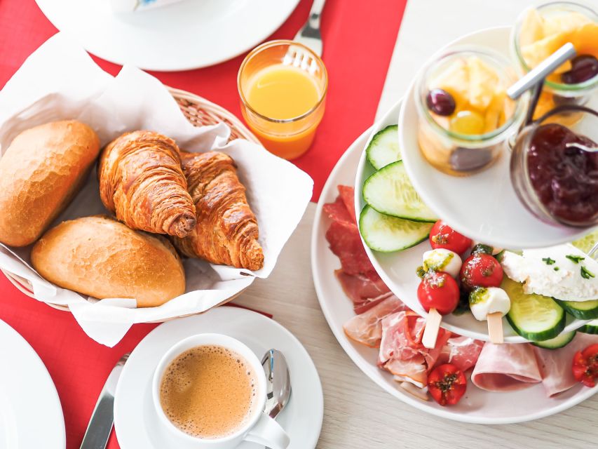 Heidelberg: Breakfast boat cruise - Getting on board at Weisse Flotte Heidelberg, main pier