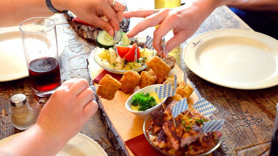 Heidelberg: Culinary city tour with delicious samples - Meeting at Herkulesbrunnen and how the 3-hour route typically feels