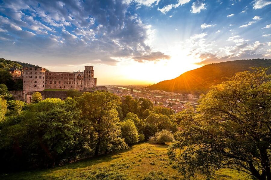 Heidelberg: Heidelberg Castle Garden & Outside Private Tour - The garden walk: photos and fresh air without the rush