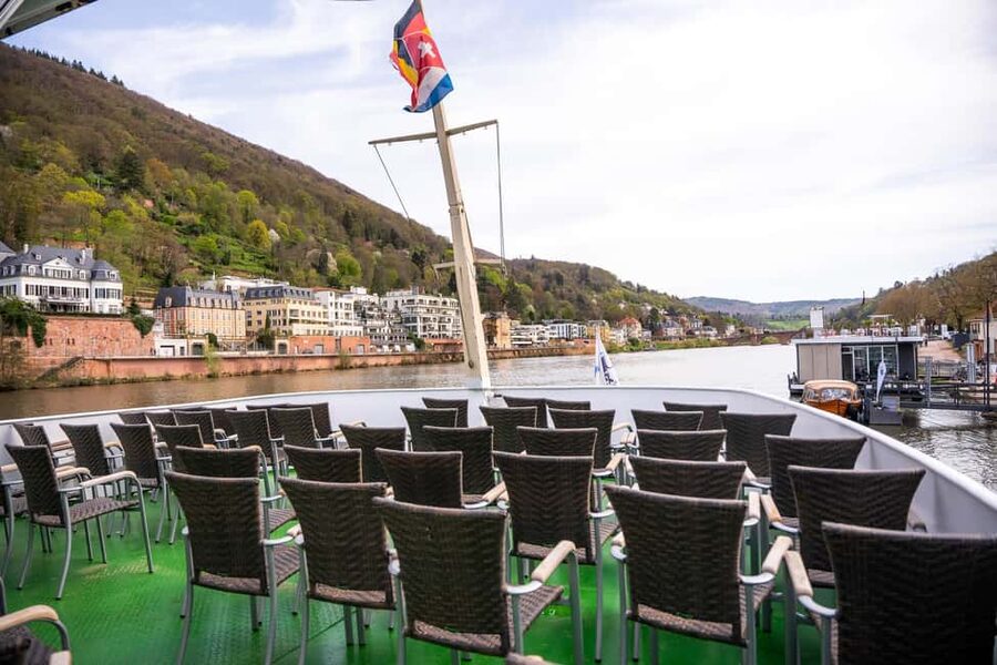 Heidelberg: Neckar River Sightseeing Cruise with a Drink - Cruising by the Neuenheimer riverbank and Philosophenweg