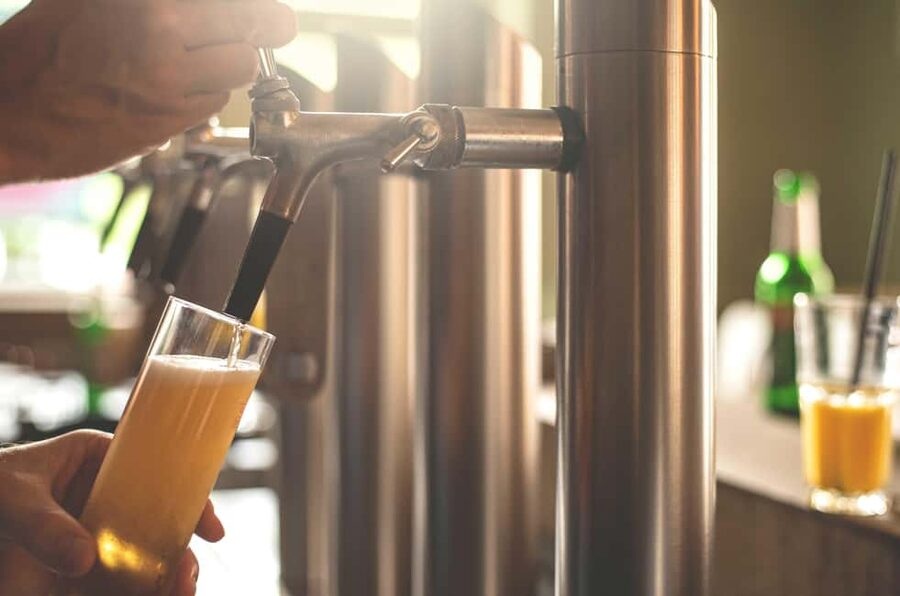 Heidelberg: Pub crawl through the old town, drinks included - Market Square Start and the First-Drink Momentum