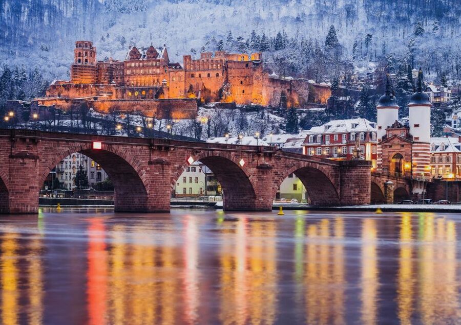 Heidelberg: Sightseeing Boat Tour with Mulled Wine - Snow-covered old town views on the upstream return