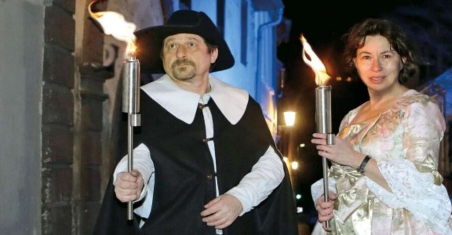 Heidelberg: Torchlight Tour with a Night Watchman - From Korn Market to Palais Stops: The Midway Feeling