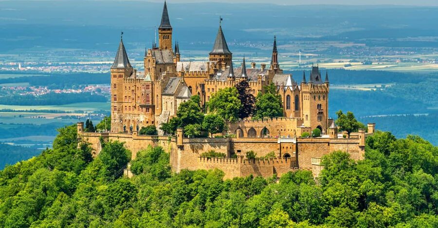 Hohenzollern Castle: Full-Day Tour from Frankfurt - Arriving at the mountain fortress: ramparts, towers, and photo time