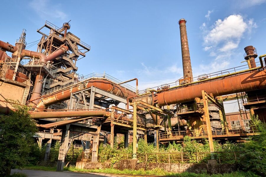 Hut tour Duisburg-Nord Landscape Park - The Duisburg-Nord scene: where steelmaking tech becomes readable