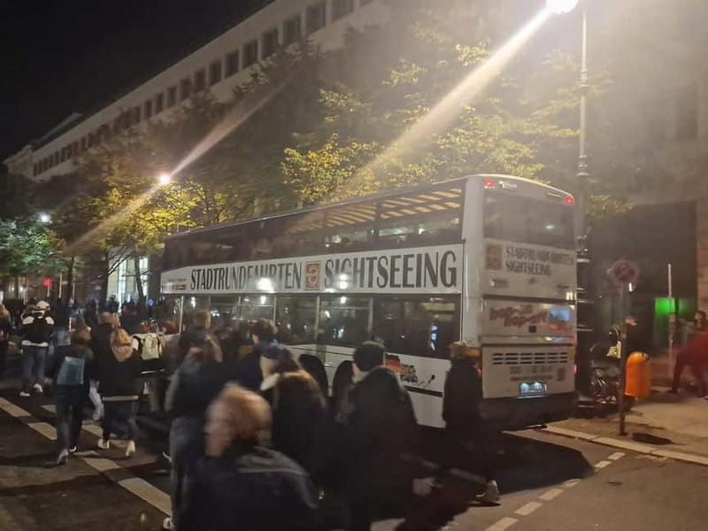 „Illuminiertes Berlin“: Lichterfahrt mit Livekommentar - Where you meet on Kurfürstendamm, and how to get the best seats