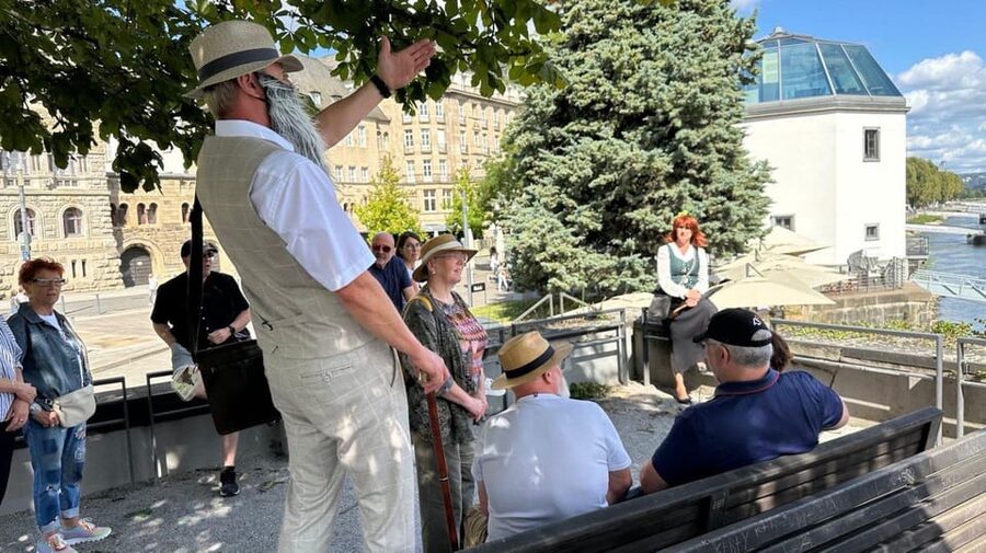 Koblenz: Guided tour Moselle kisses Rhine - Deutsches Eck and the Kaiser Wilhelm Monument: getting oriented the fun way