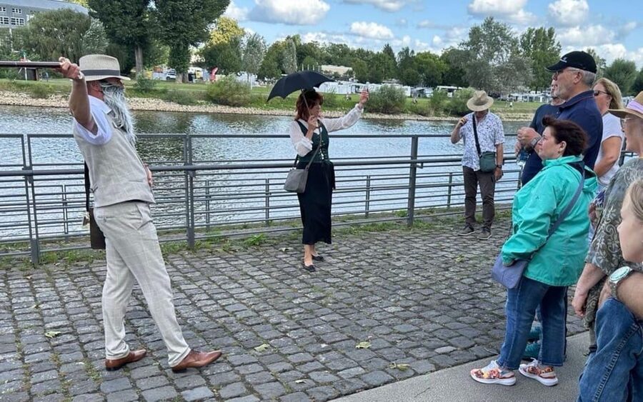 Koblenz: Guided tour Moselle kisses Rhine - The Schloss Koblenz palace garden finish: the happy ending and the sweet kiss