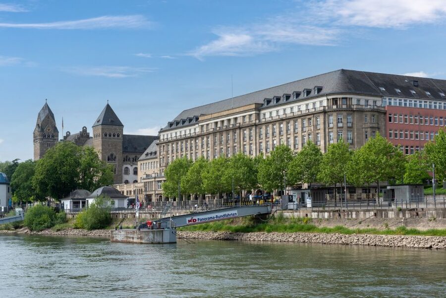Koblenz: Old Town Sightseeing Cruise along the Rhine - Meeting at Konrad-Adenauer-Ufer Bridge 2: keep it easy