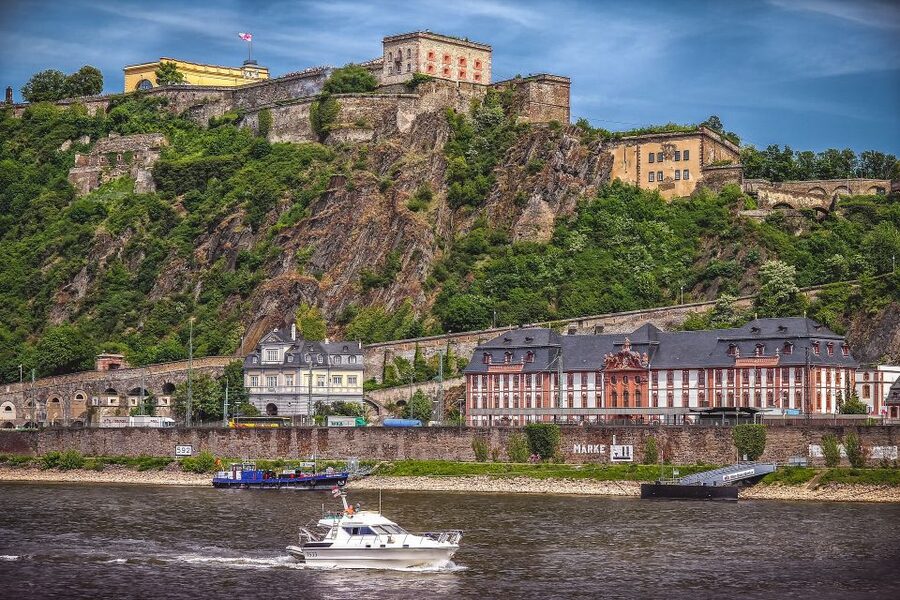Koblenz: Old Town Tour with the Ehrenbreitstein Fortress - The Romantic street between churches: Liebfrauenkirche and St. Castor