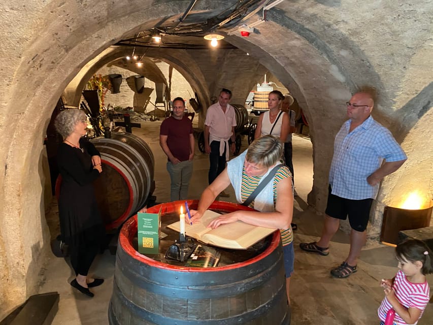 Koblenz: Sektmuseum Histor. Kelllergewölbe incl. 1 Glas Sekt - Entering the Deinhard cellars: what that hour feels like