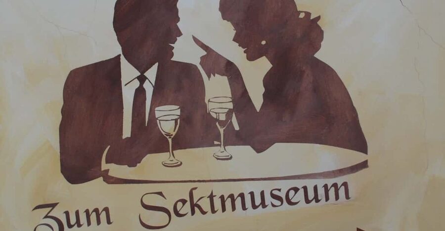 Koblenz: Wein-& Sektgeschichte(n) incl. Wein/Sekt Verkostung - Old Town Wine Stories and Where to Meet by the River