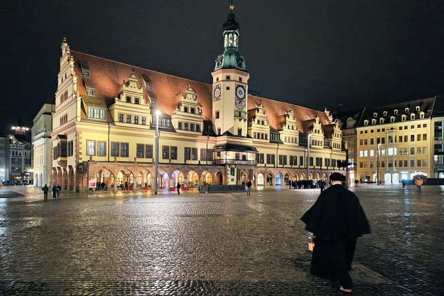 Leipzig: 1.5-Hour Public Tour with Night Watchman Bremme - Weather reality: rain can change the experience