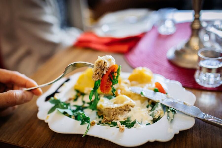 Leipzig: 3-Hour Sightseeing and Food Tour - Market square stops and the indoor food mood