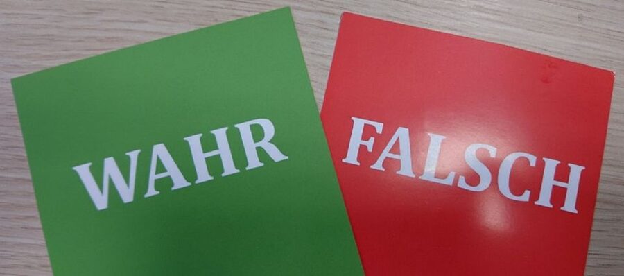 Leipzig: True or false? Walking Tour and Interactive Game - Starting at Altes Rathaus, Markt 1