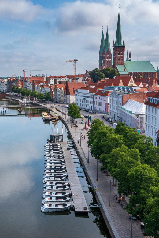 Lübeck: Electric Boat Rental - without driving licence - 1, 2, or 3 hours, and how to choose the right timing
