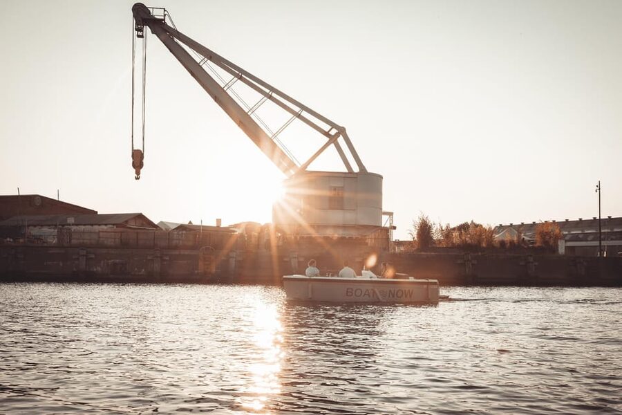 Lübeck: Electric Boat Rental - without driving licence - The waterfront views around Lübeck’s UNESCO area, at your own pace