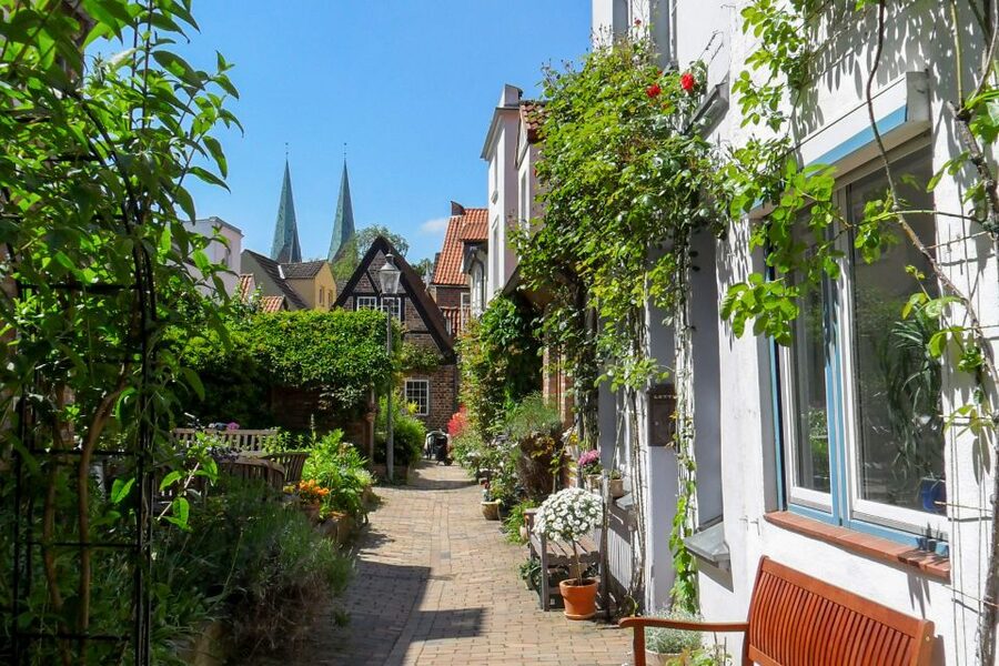 Lübeck: Entertaining Tour Through Hidden Courtyards - Meeting at Burgtor, Then Slip Inside the Old Streets