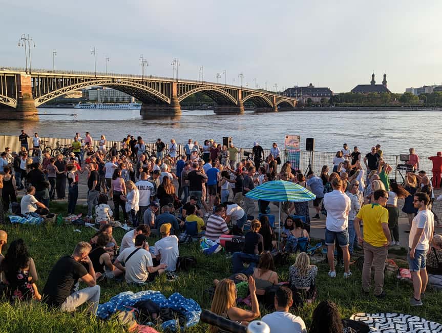 Mainz: guided evening tour of the Rhine riverbank/old town in German and English - Theodor Heuss Bridge and Riverfront Highlights: Your Evening View Map