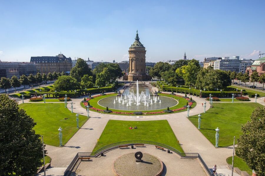 Mannheim, guided costume tour: Tour with Night Watchman - A 1.5 hour walk that turns Mannheim’s center into court drama