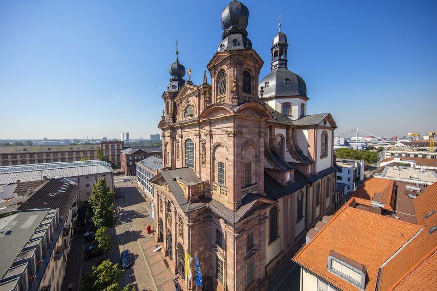 Mannheim, guided costume tour: Tour with Night Watchman - From the baroque palace church to the old observatory and armoury