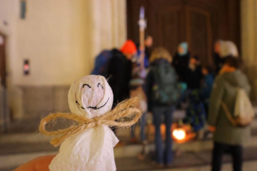 München: Der Nachtwächter für Kinder - Führung auf Deutsch - Alter Hof, gates, and the eerie bits kids actually handle
