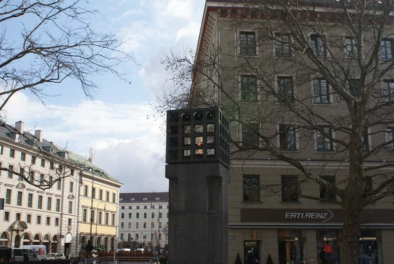 Munich and Nazi History Combination Day Tour Small Group - The Marienplatz break, food planning, and resetting your brain