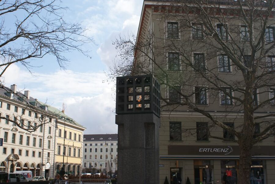 Munich and Nazi History Combination Day Tour Small Group - From Hitler-linked meeting points to rally ground at Königsplatz
