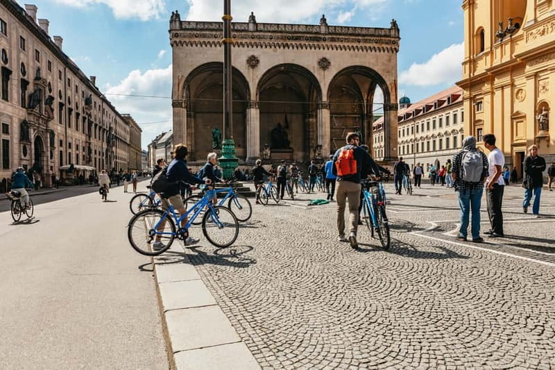 Munich: Guided City Tour by Bike with Beer Garden Stop - English Garden and the Eisbach wave: Munich’s surprise factor