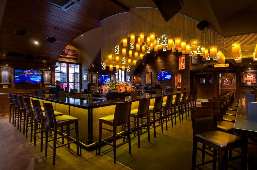 Munich: Hard Rock Cafe with Set Menu for Lunch or Dinner - The Rock Shop and Hard Rock Couture Stop