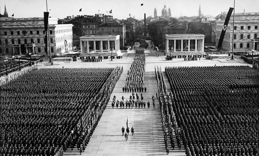 Munich: Historical Walking Tour on the Rise of Hitler - Where speeches, parades, and war changed the meaning of everyday places