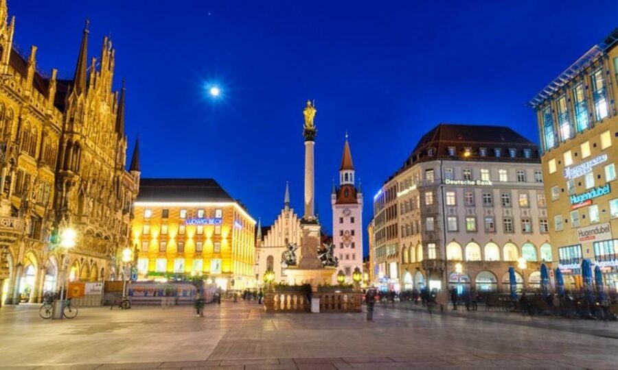 Munich: Night Watchman Torch Tour in German - Finding the Start Point: Marienplatz, Spielzeugmuseum, and the First “Call”