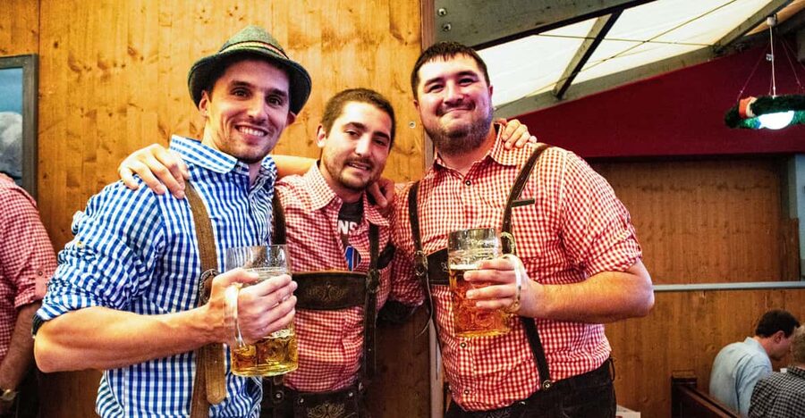 Munich: Oktoberfest Tour with Tent Reservation, Food & Beer - Why a reserved tent table matters at Oktoberfest