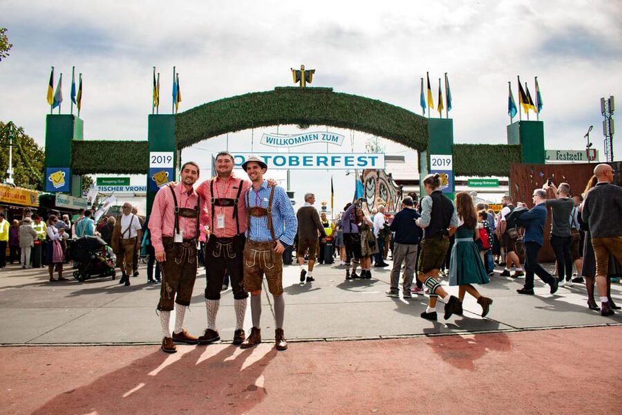 Munich: Oktoberfest Tour with Tent Reservation, Food & Beer - Beer, timing, and group chemistry: what your guide really does