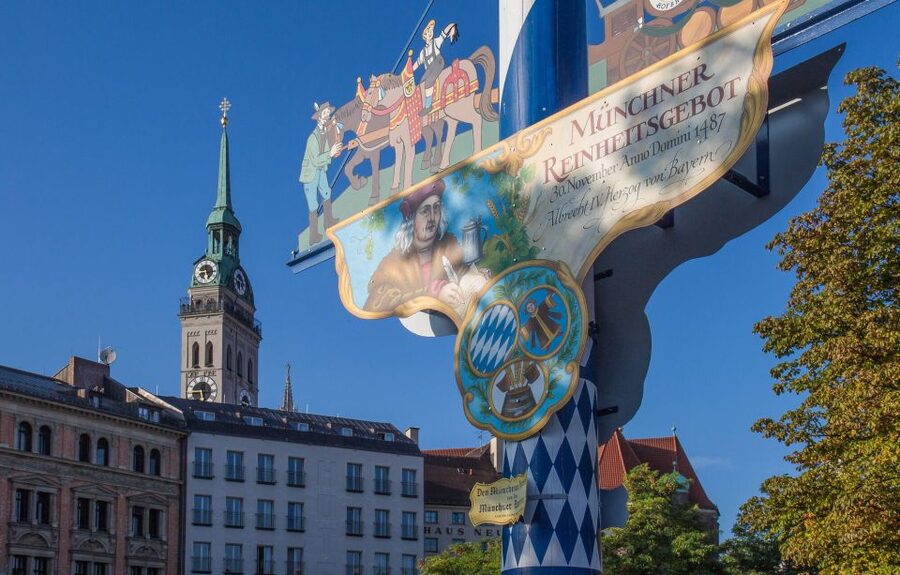 Munich: Old Town Guided Walking Tour - Marienplatz and the New Town Hall: the city center explained