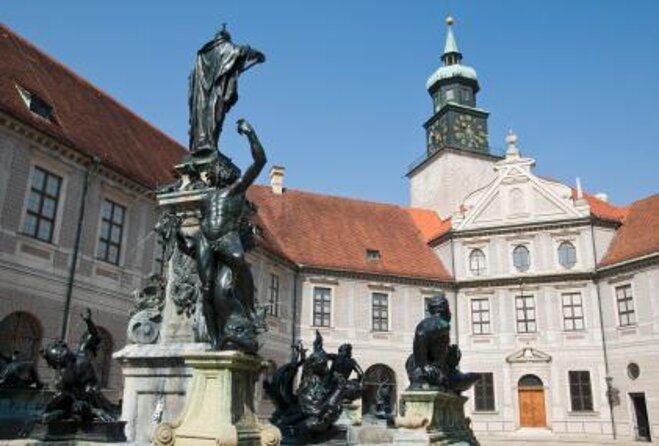 Munich: Old Town Walking Tour - Starting at Marienplatz, getting your bearings quickly