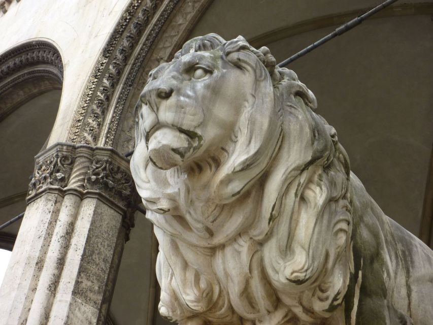 Munich: Private Walking Tour of the Historical City Center - Rathaus-Glockenspiel and the town halls: more than a show