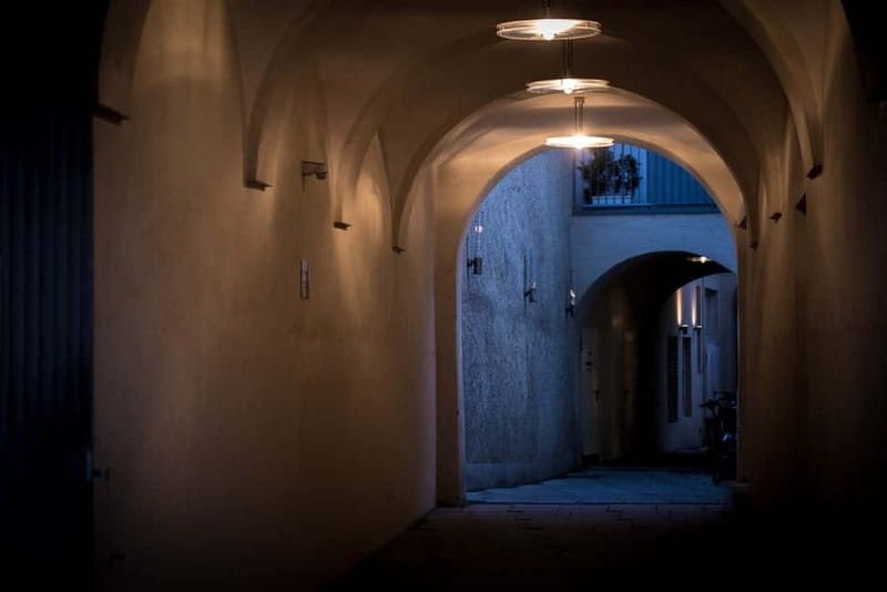 Munich: Raven Black Witches and Executioners Walking Tour - Setting the Mood at Frauenplatz: Starting at Frauenkirche
