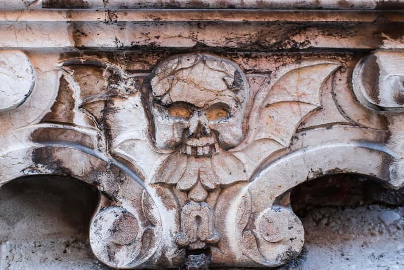 Munich: Raven Black Witches and Executioners Walking Tour - Hackenviertel Crossings: Hanging Out With the Disliked, Not the Famous
